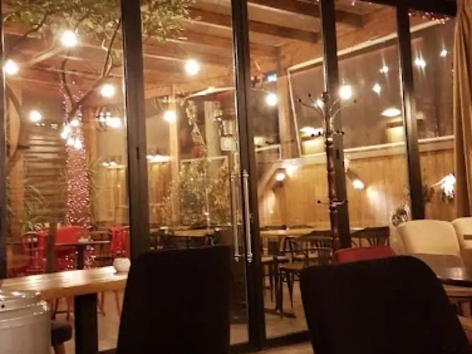 Artist 3* Тирана