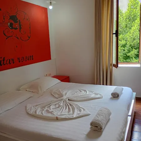 Artist Szálloda Tirana