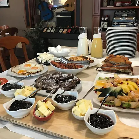 Artist Szálloda Tirana